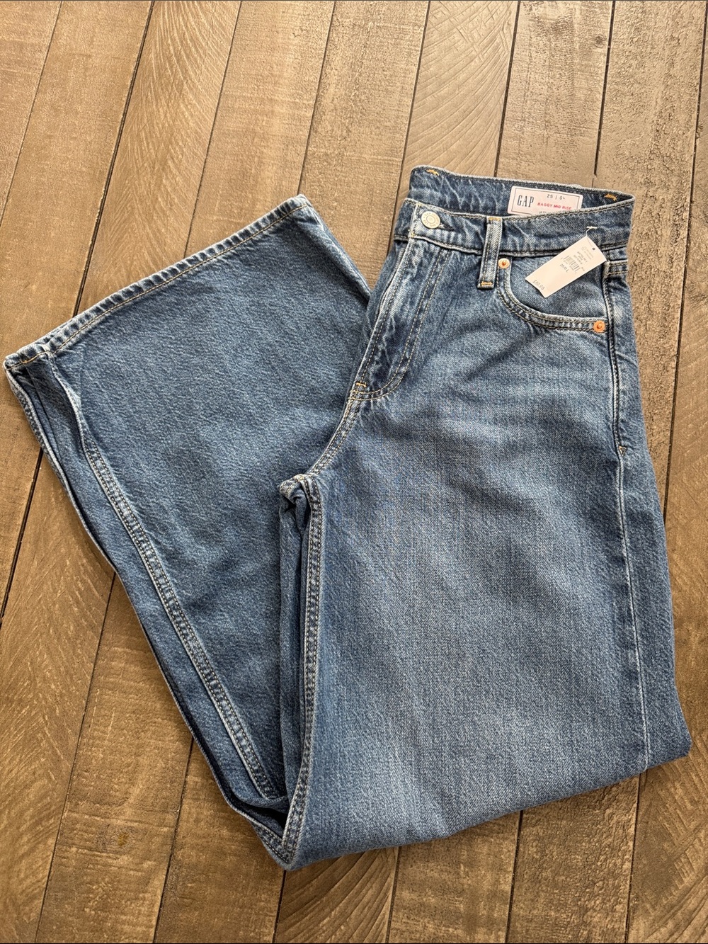 GAP Women's Baggy Midrise Ultrasoft Jeans